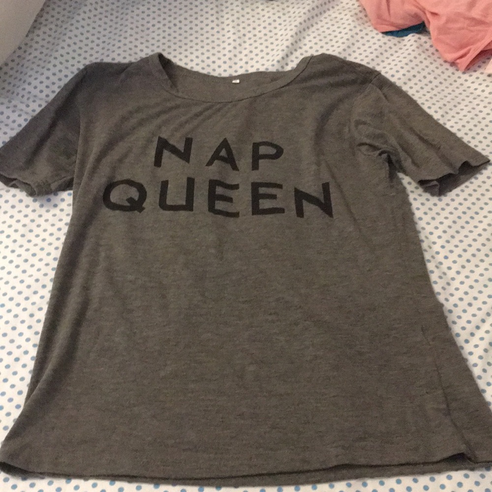 Tee shirt, longer than the normal tee shirt